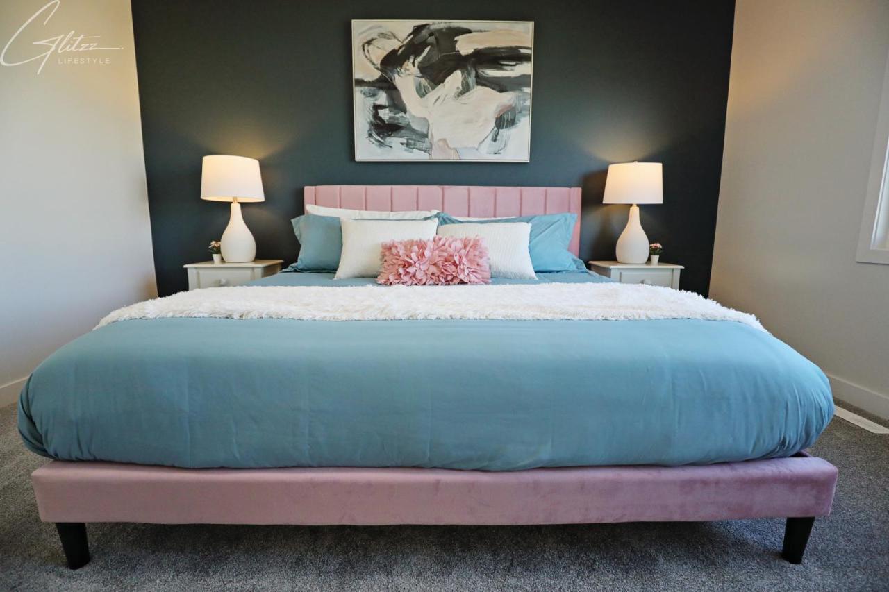 Beautiful 3 King Beds,Garage,Airport,Disney+ Едмънтън Екстериор снимка