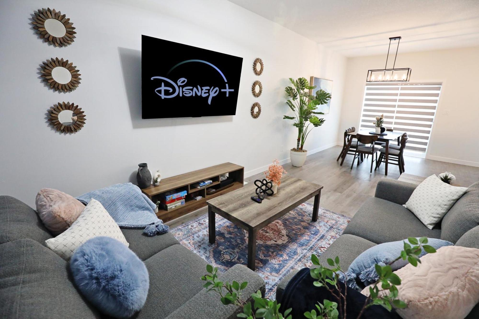 Beautiful 3 King Beds,Garage,Airport,Disney+ Едмънтън Екстериор снимка